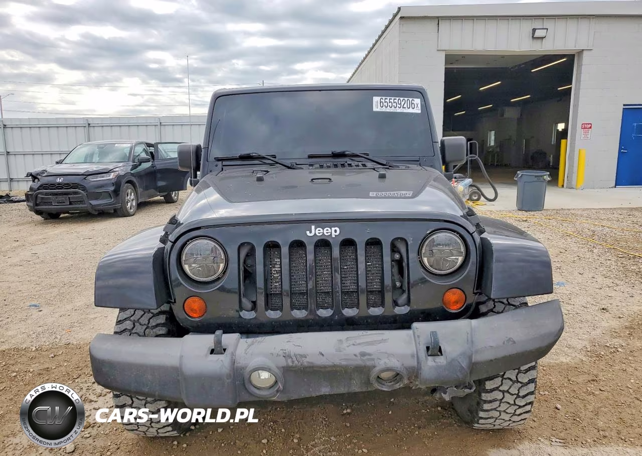 2013 Jeep Wrangler Unlimited Rubicon VIN:1C4BJWFG6DL532841 - 5