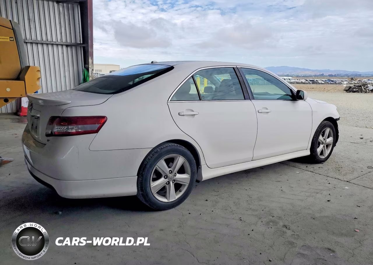 2010 Toyota Camry Se VIN:4T1BF3EK8AU518835 - 3