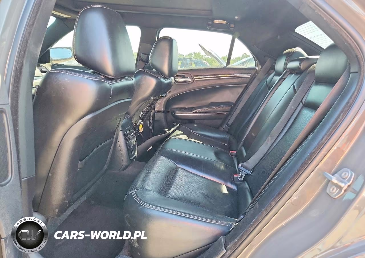 2017 Chrysler 300 S VIN:2C3CCAGG1HH628772 - 10