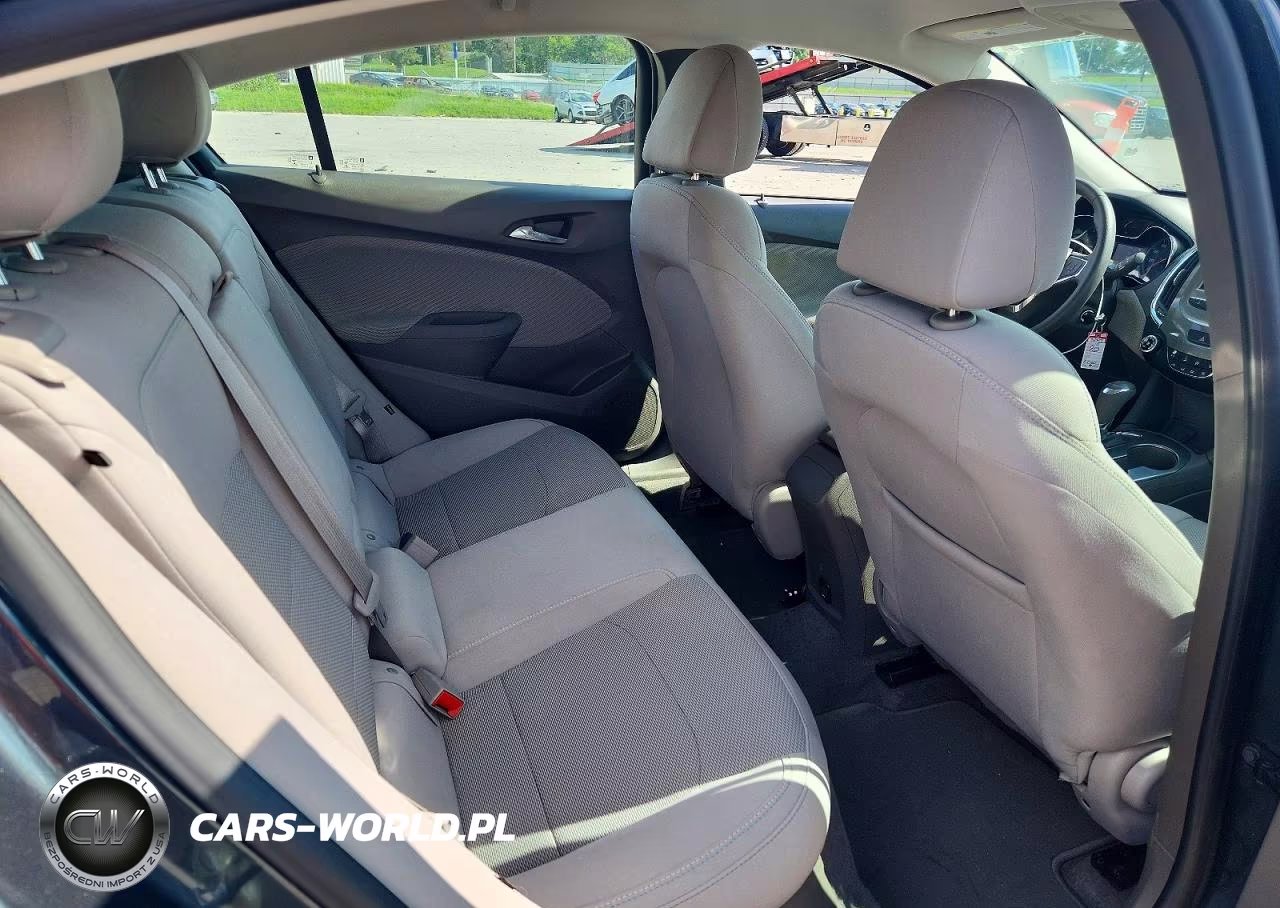 2018 Chevrolet Cruze Lt VIN:3G1BE6SM9JS647707 - 10