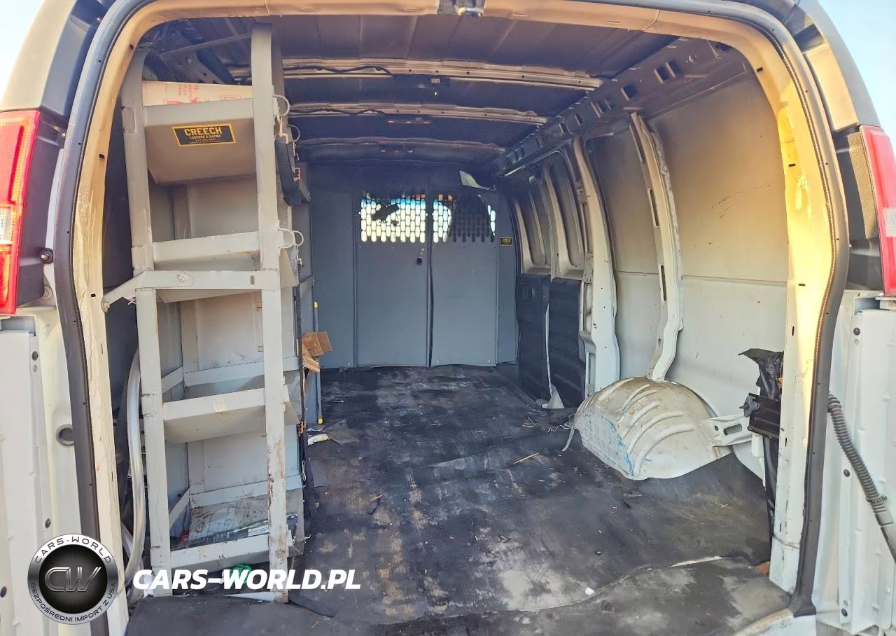 2023 Chevrolet Express G2500 VIN:1GCWGAFP3P1242804 - 10