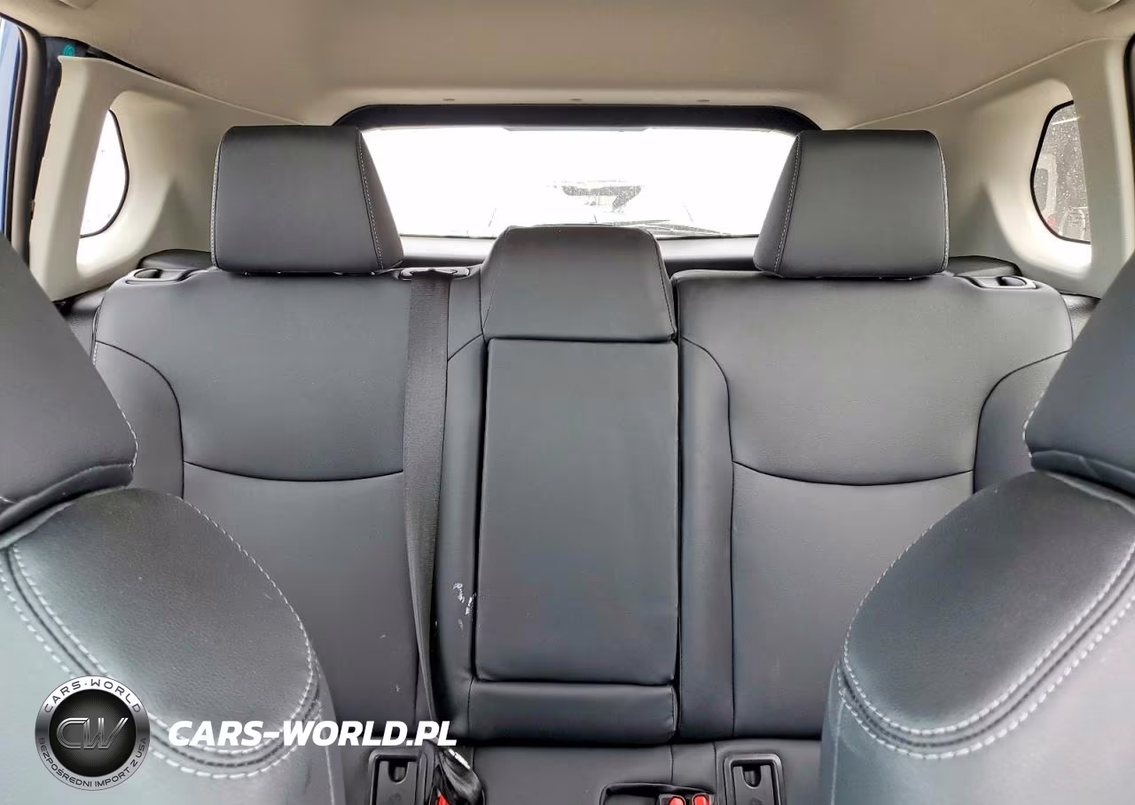 2026 Toyota Corolla Cross Xle VIN:7MUDAABG5TV179125 - 10
