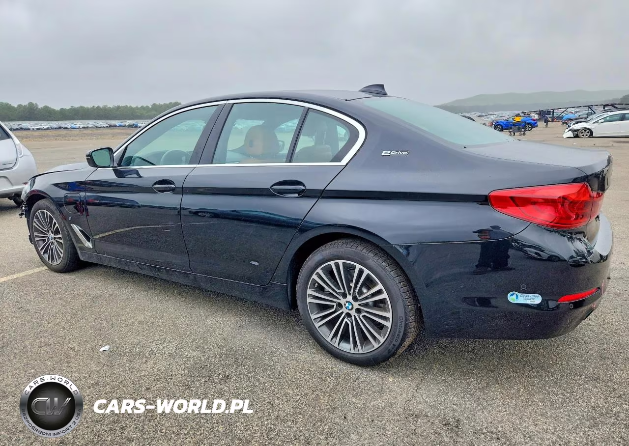 2019 BMW 530Xe VIN:WBAJB1C55KB376466 - 2