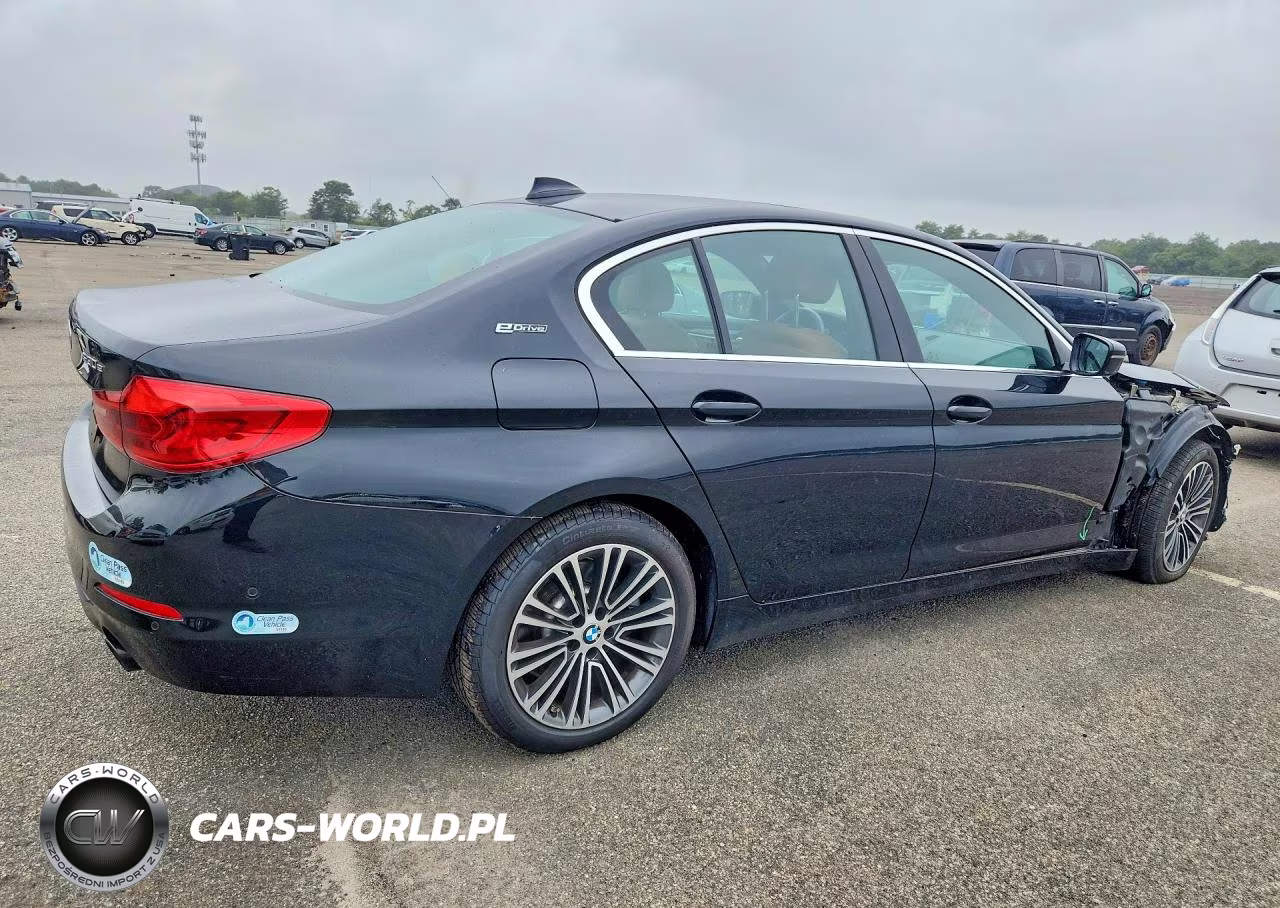 2019 BMW 530Xe VIN:WBAJB1C55KB376466 - 3