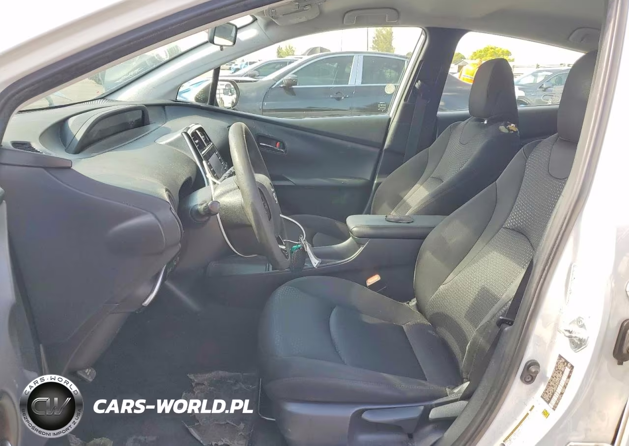 2021 Toyota Prius Le VIN:JTDKAMFU2M3152258 - 7