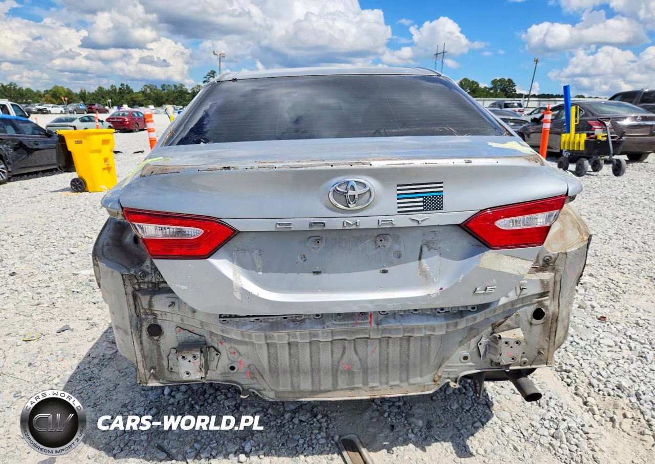 2018 Toyota Camry Le VIN:JTNB11HKXJ3012119 - 6