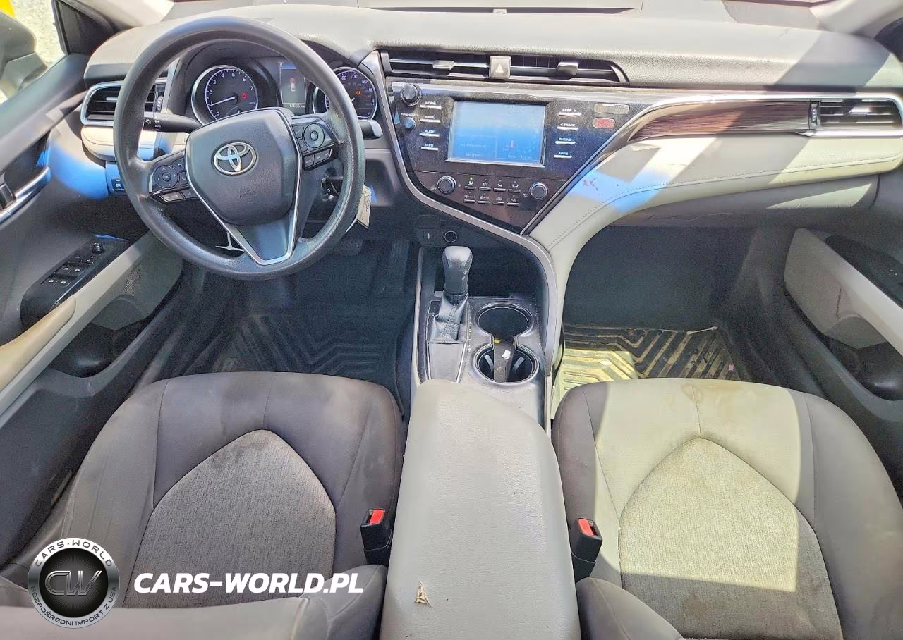 2018 Toyota Camry Le VIN:JTNB11HKXJ3012119 - 8