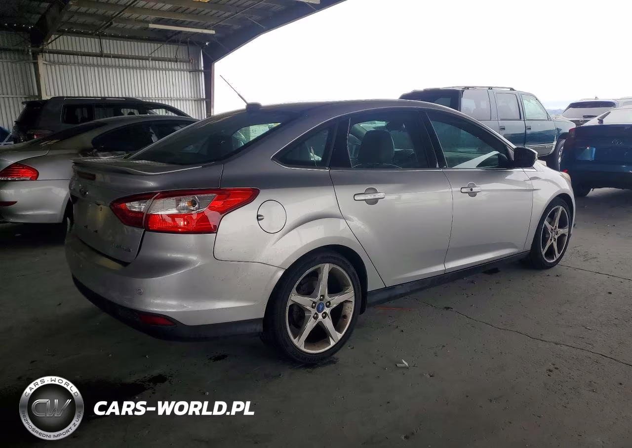 2013 Ford Focus Titanium VIN:1FADP3J27DL252062 - 3