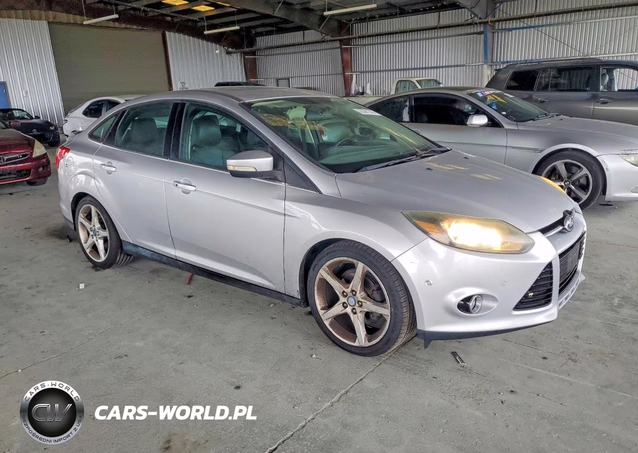 2013 Ford Focus Titanium VIN:1FADP3J27DL252062 - 4