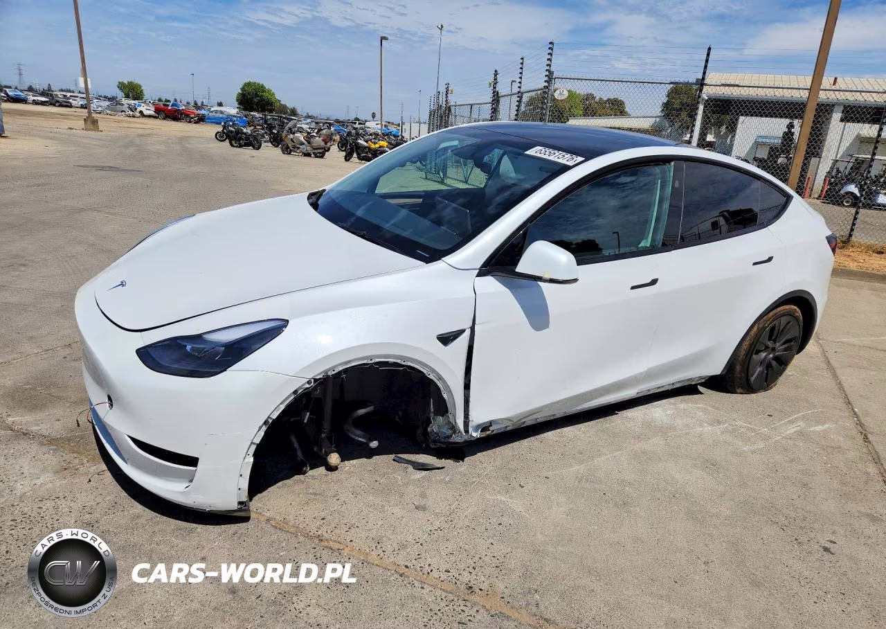 2024 Tesla Model Y – zdjęcie 1 z 13