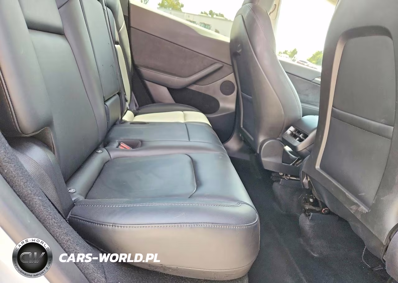 2024 Tesla Model Y VIN:7SAYGDED7RF154403 - 10