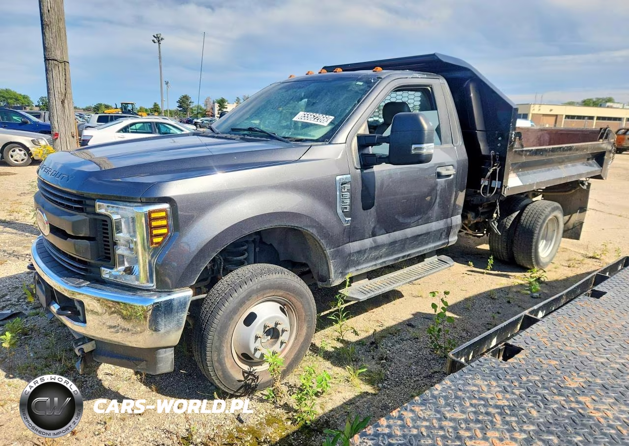 2018 Ford F350 Super Duty Dump Truck VIN:1FDRF3H65JEB98557 - 1