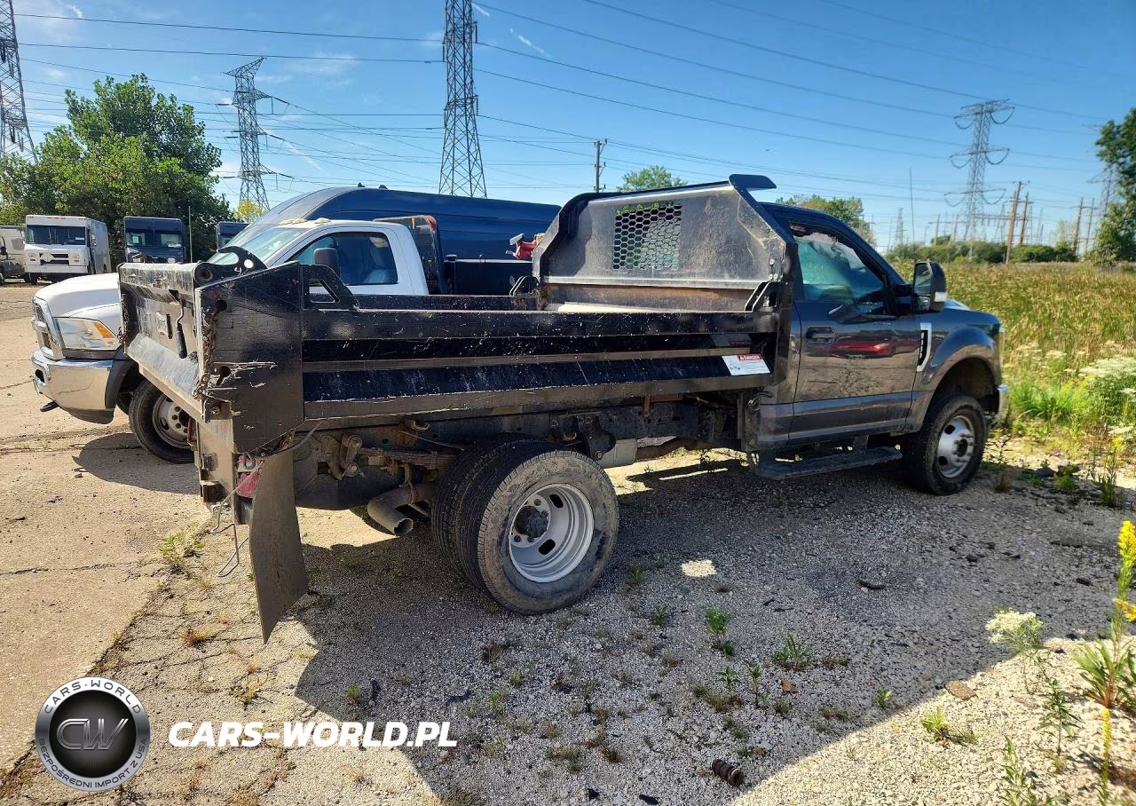 2018 Ford F350 Super Duty Dump Truck VIN:1FDRF3H65JEB98557 - 3