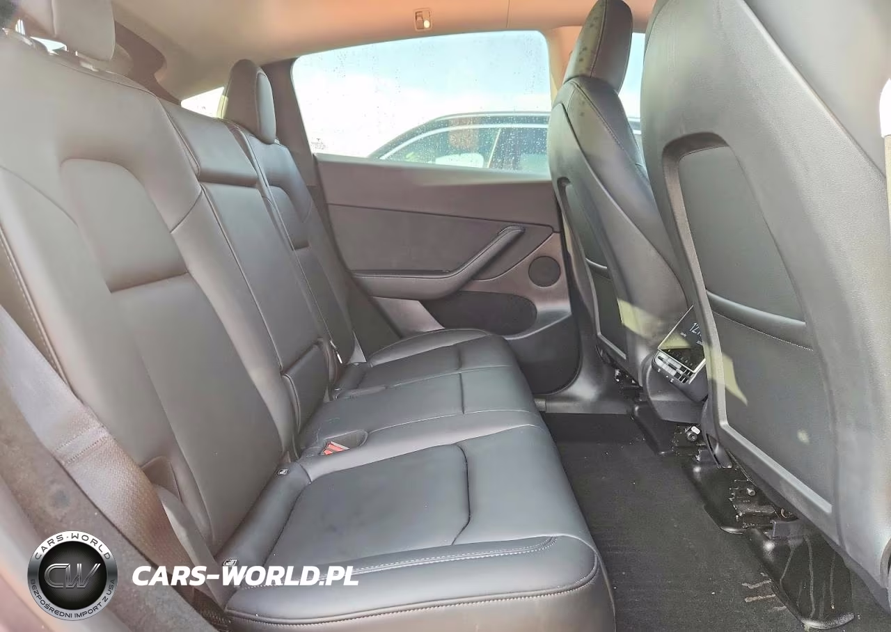 2023 Tesla Model Y VIN:7SAYGDEF5PF978981 - 10