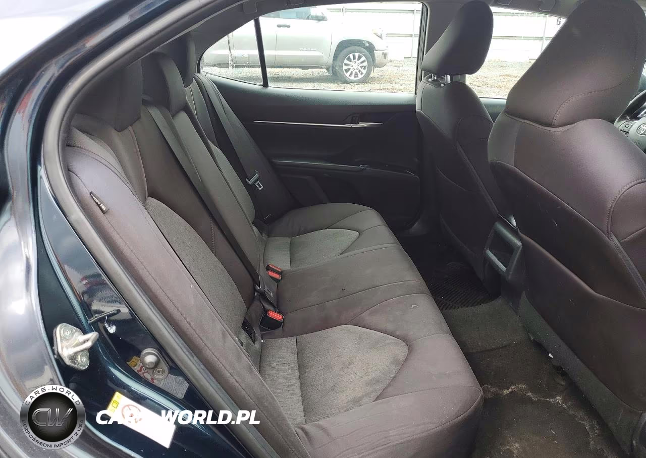 2018 Toyota Camry Le VIN:4T1B11HKXJU583118 - 10