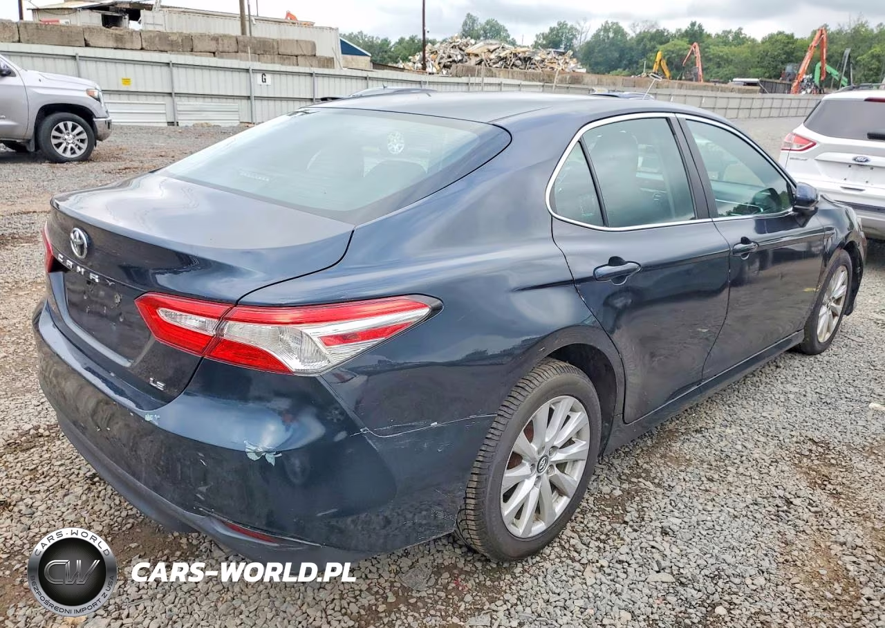 2018 Toyota Camry Le VIN:4T1B11HKXJU583118 - 3