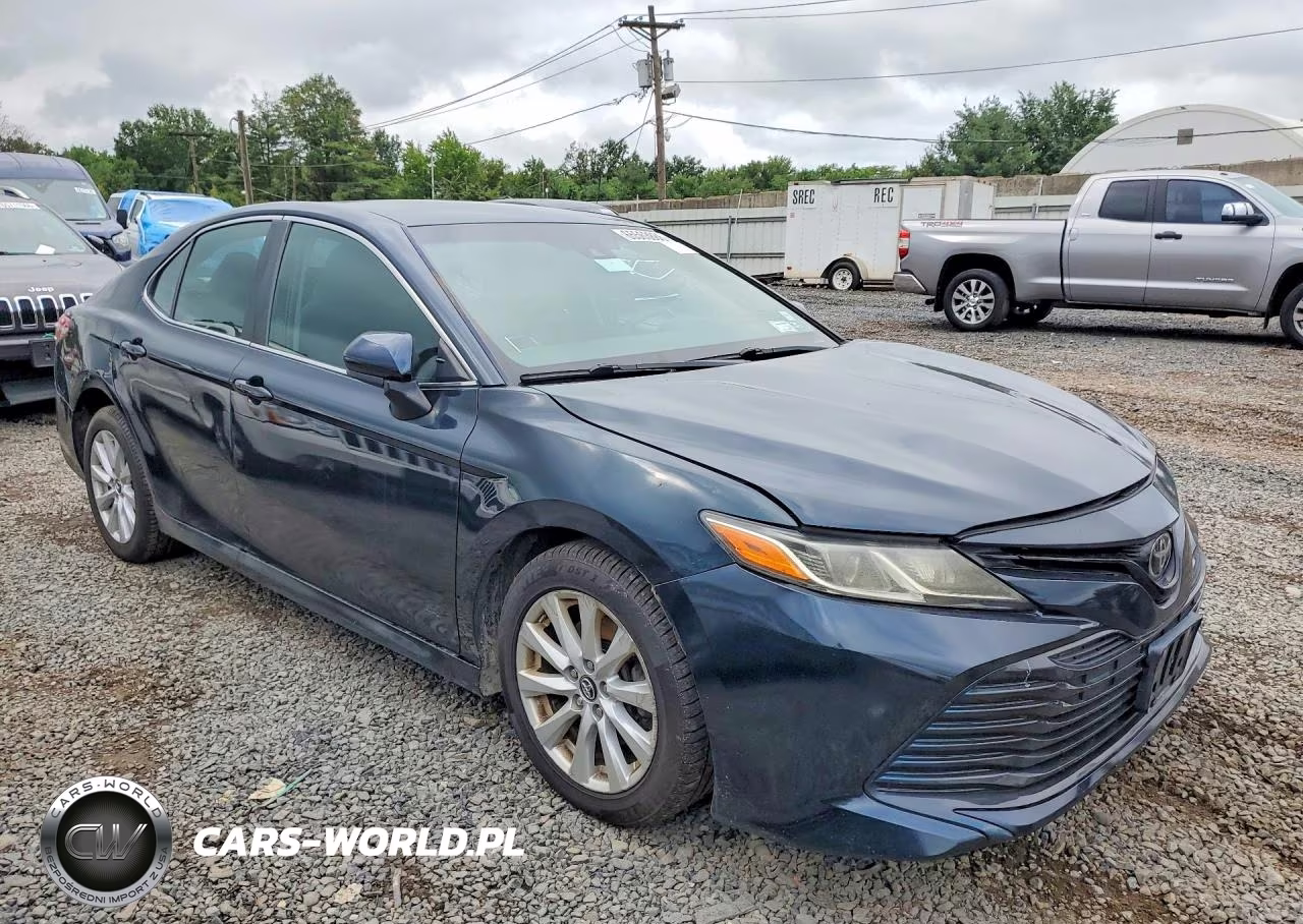 2018 Toyota Camry Le VIN:4T1B11HKXJU583118 - 4