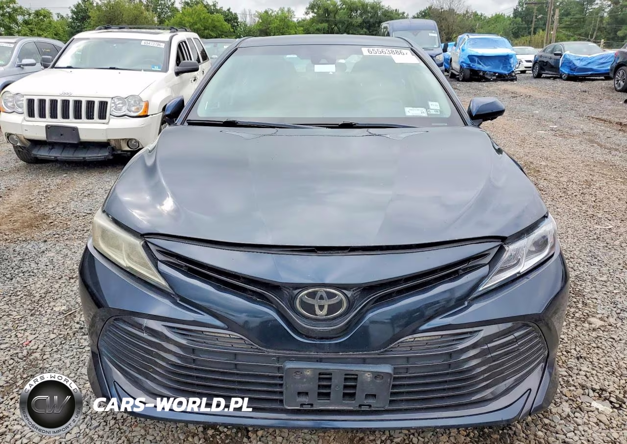 2018 Toyota Camry Le VIN:4T1B11HKXJU583118 - 5