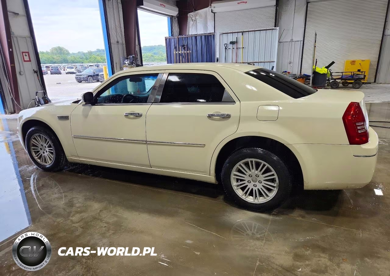 2010 Chrysler 300 Touring VIN:2C3CA5CV4AH209533 - 2