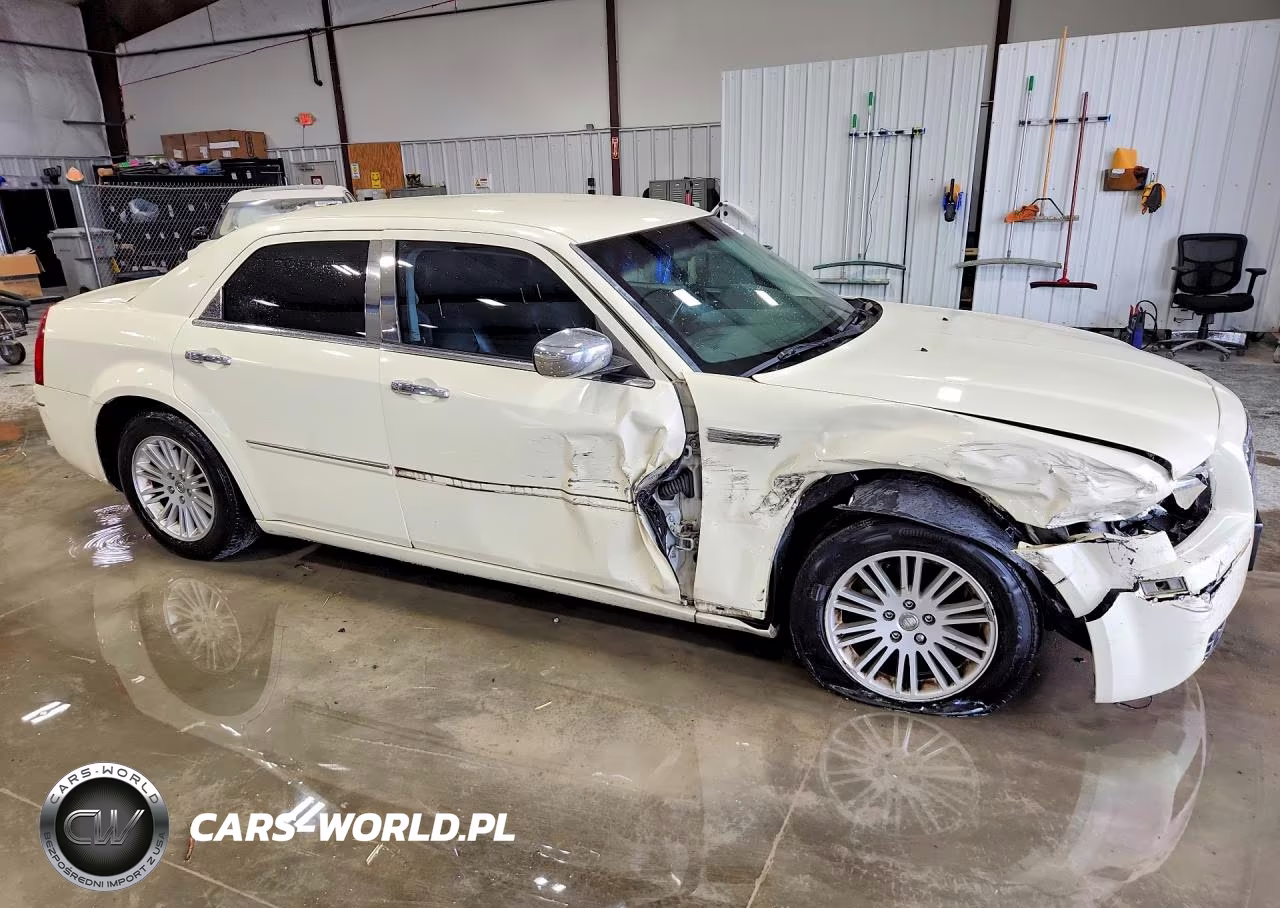 2010 Chrysler 300 Touring VIN:2C3CA5CV4AH209533 - 4