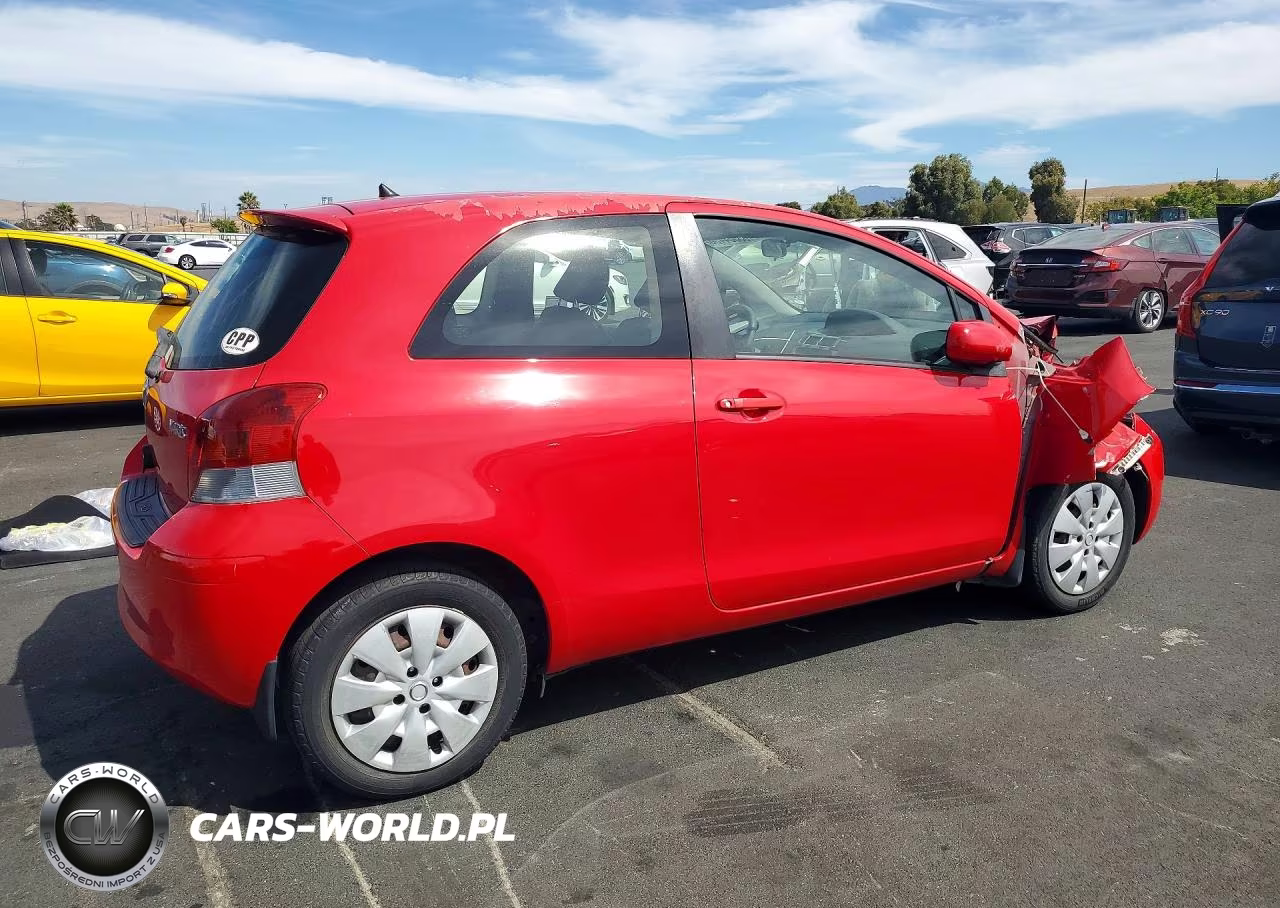 2010 Toyota Yaris Base VIN:JTDJT4K37A5314582 - 3