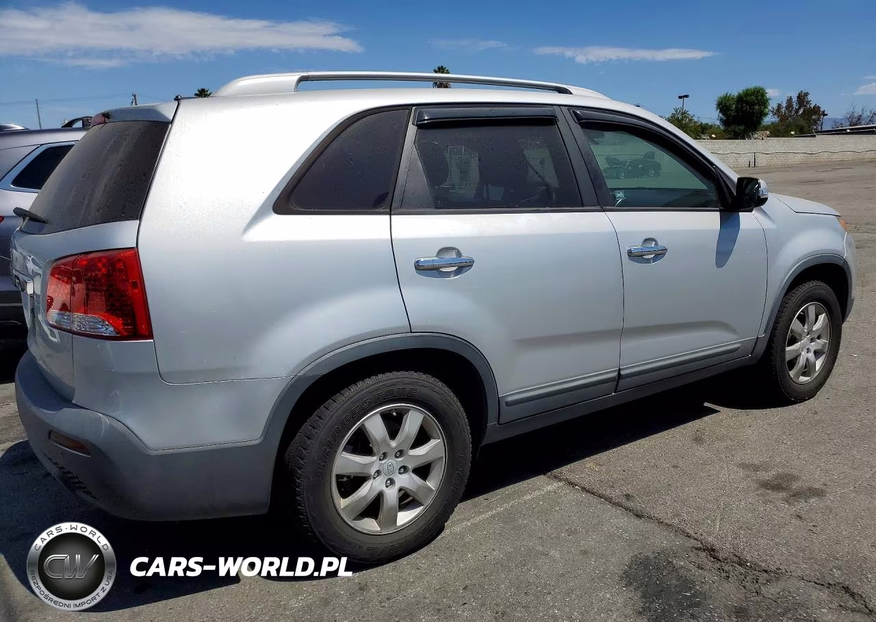 2011 Kia Sorento Lx VIN:5XYKT3A19BG157631 - 3