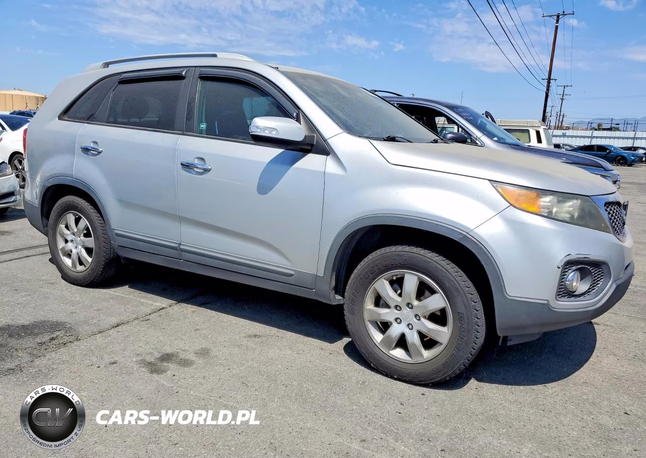 2011 Kia Sorento Lx VIN:5XYKT3A19BG157631 - 4
