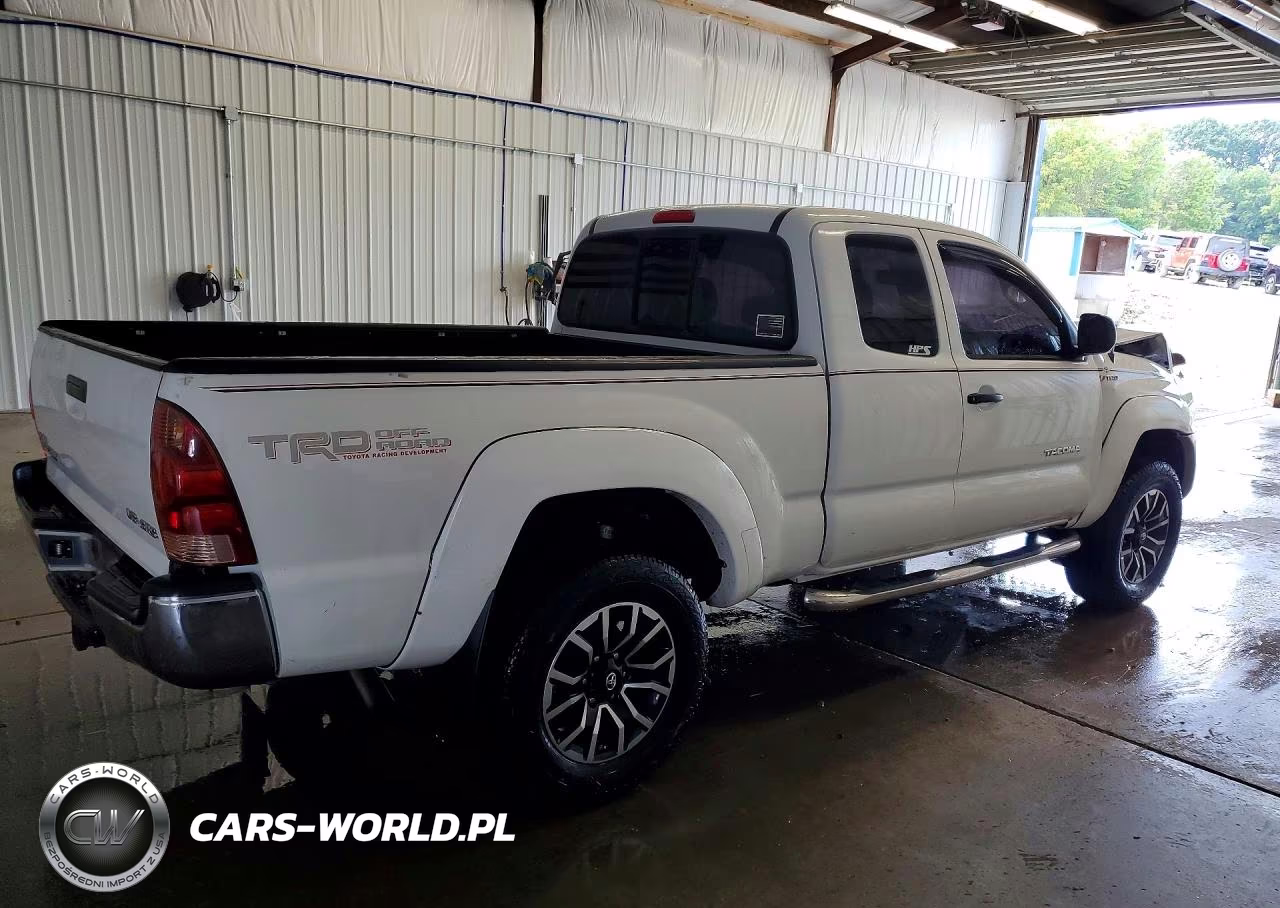 2005 Toyota Tacoma Access Cab VIN:5TEUU42N85Z104930 - 3