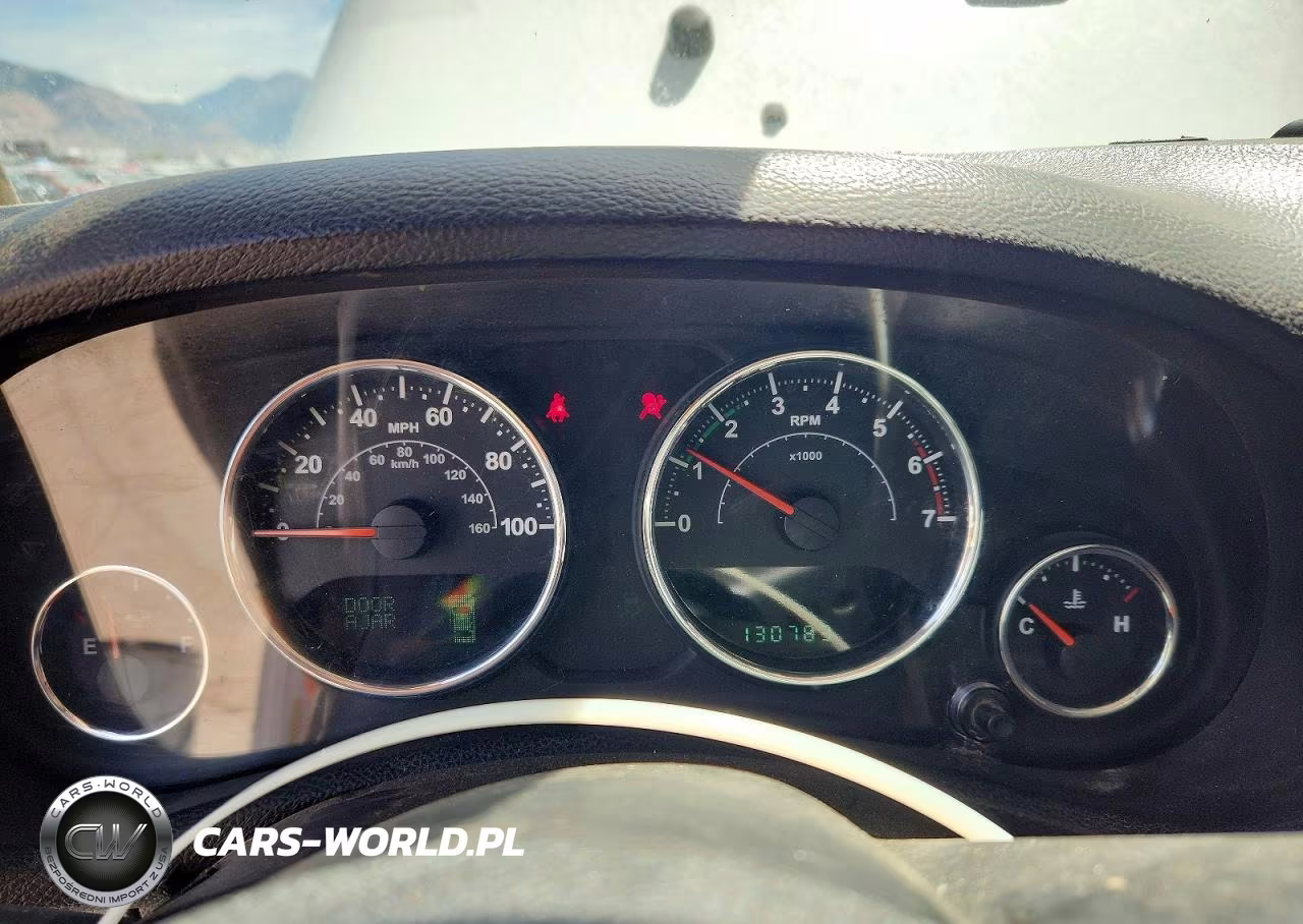 2014 Jeep Wrangler Unlimited Sport VIN:1C4BJWDG9EL228276 - 9