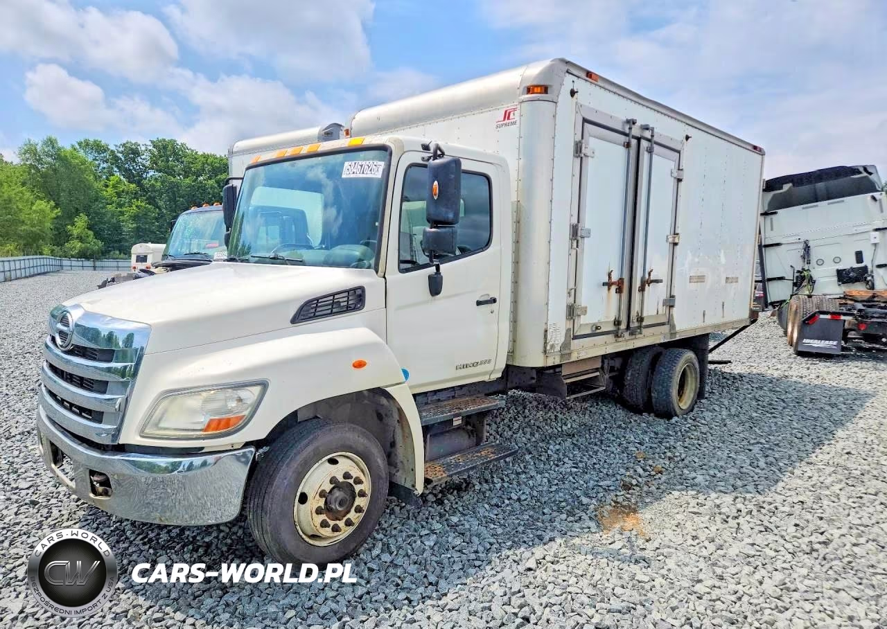 2013 Hino 258-268 Box Truck