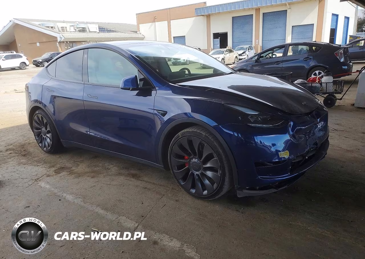 2022 Tesla Model Y VIN:7SAYGDEF3NF365609 - 4