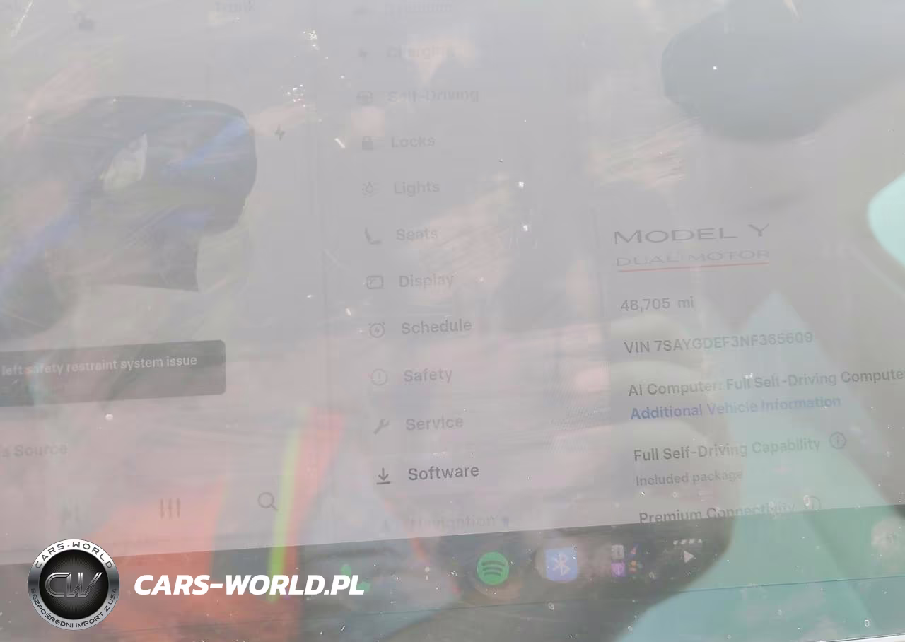 2022 Tesla Model Y VIN:7SAYGDEF3NF365609 - 9
