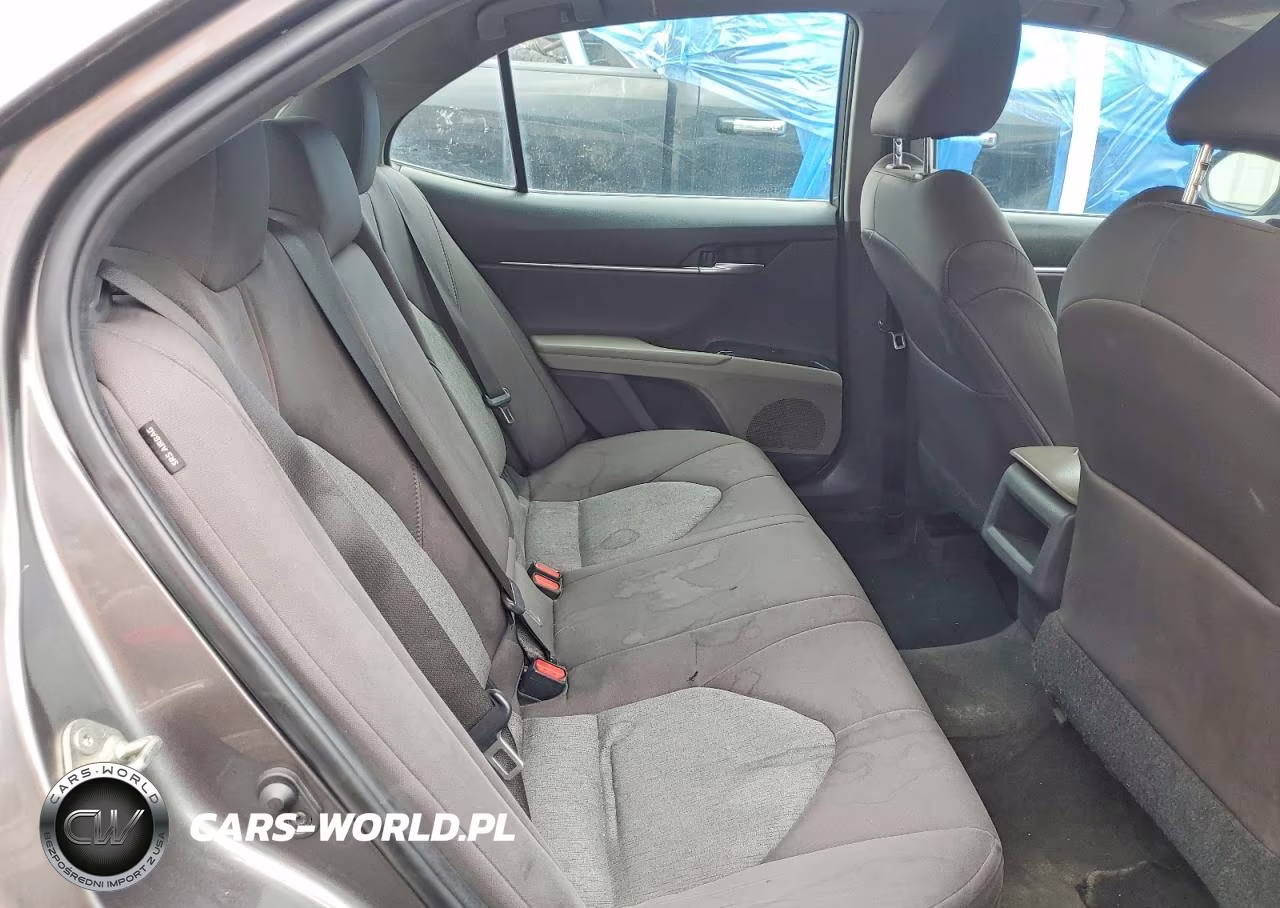 2019 Toyota Camry Le VIN:4T1B11HK9KU801096 - 10