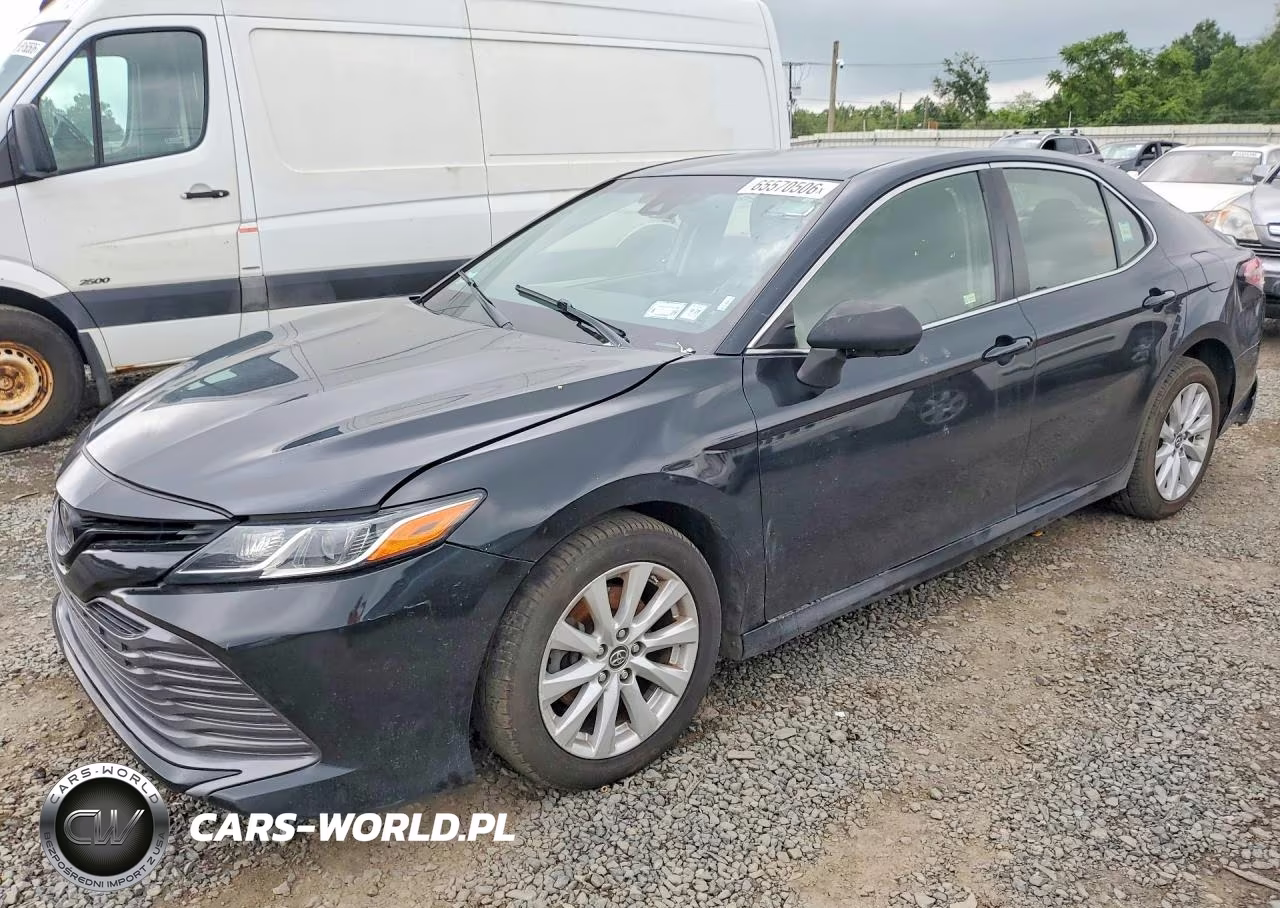 2018 Toyota Camry Le – zdjęcie 1 z 12