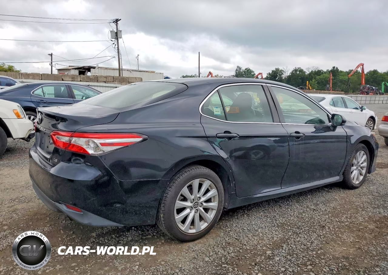 2018 Toyota Camry Le VIN:JTNB11HK7J3013082 - 3