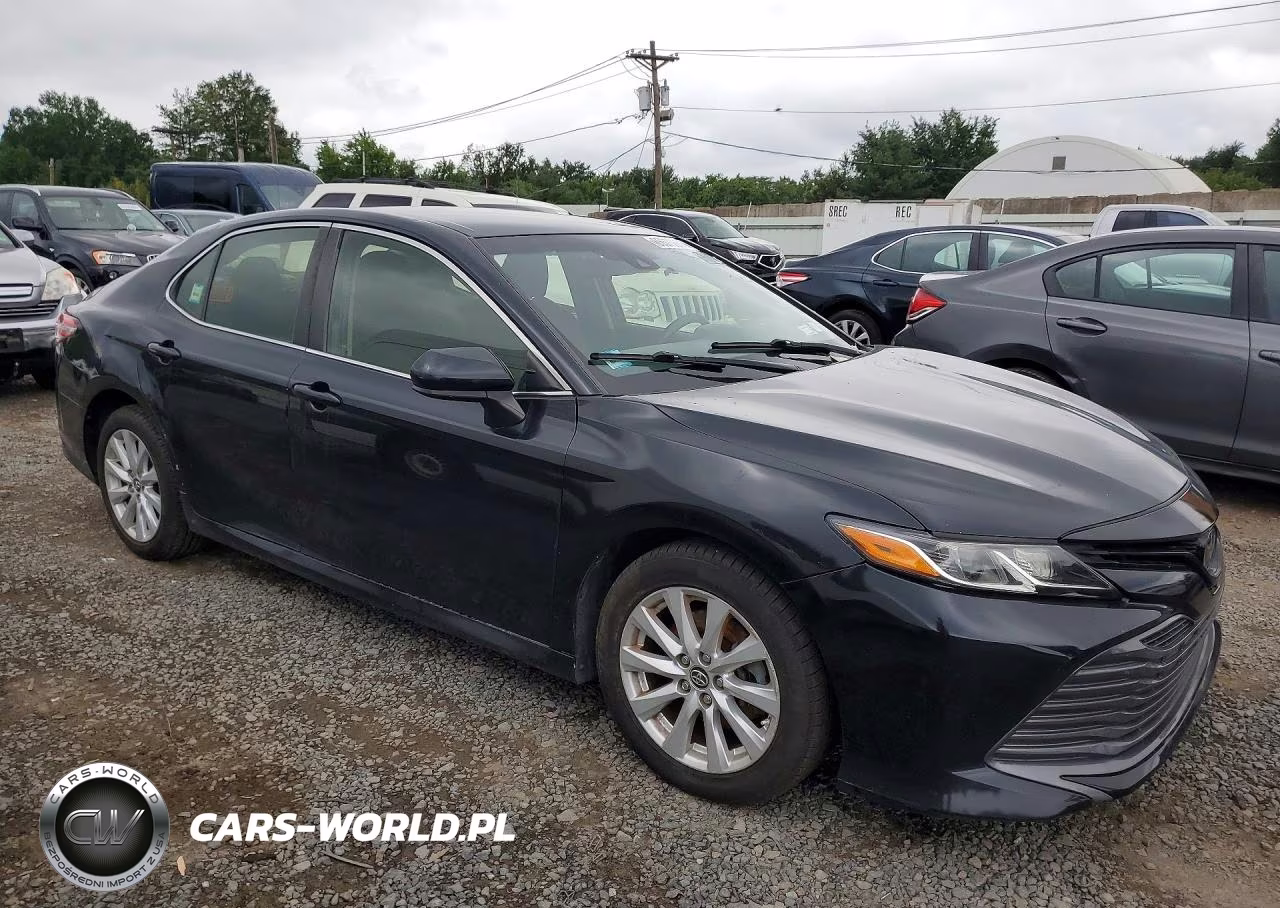 2018 Toyota Camry Le VIN:JTNB11HK7J3013082 - 4