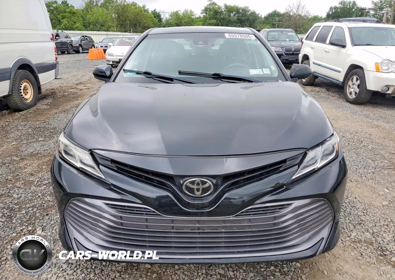 2018 Toyota Camry Le VIN:JTNB11HK7J3013082 - 5