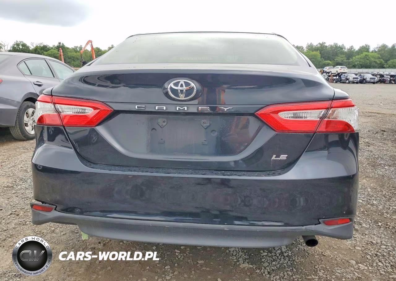 2018 Toyota Camry Le VIN:JTNB11HK7J3013082 - 6