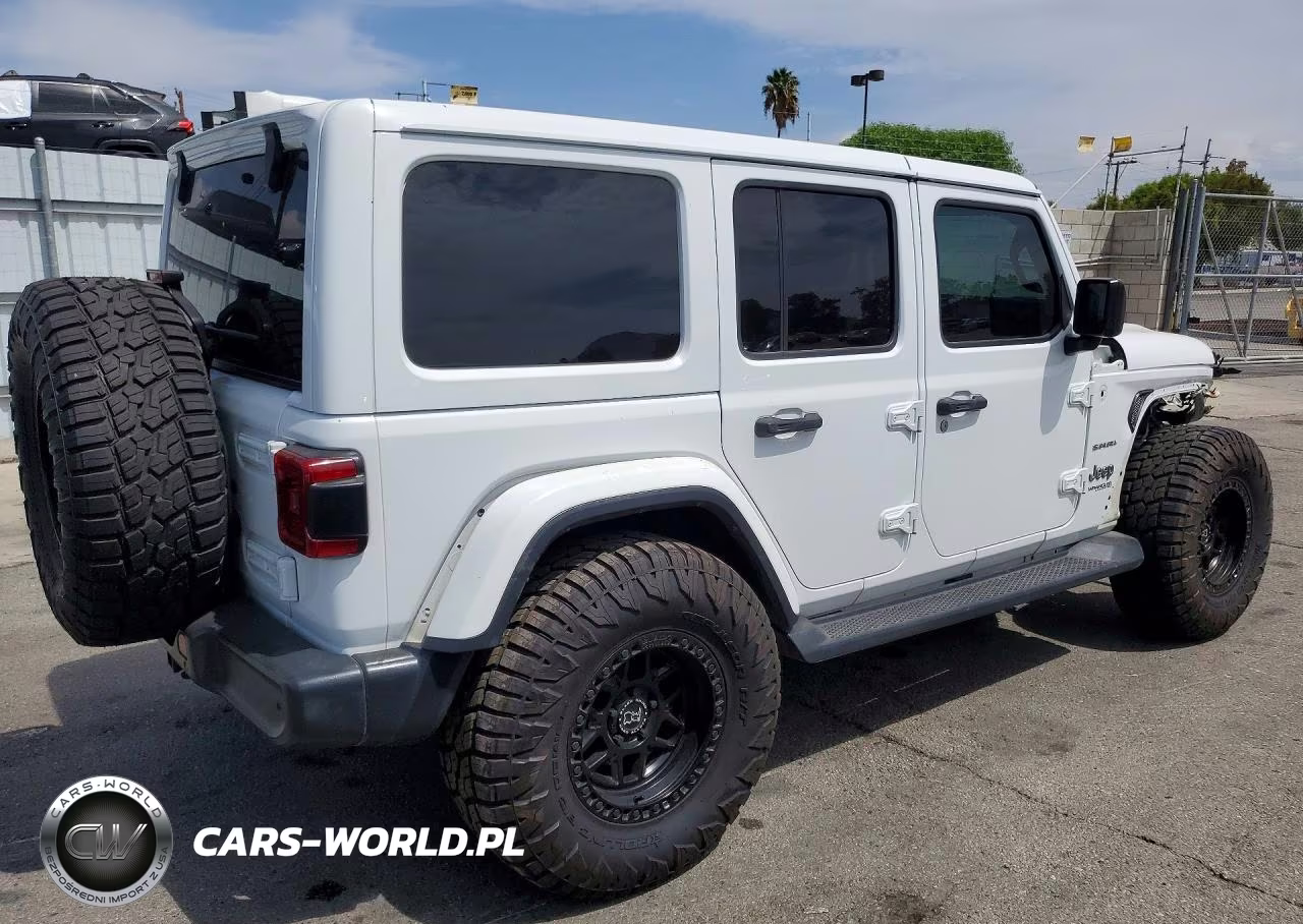 2018 Jeep Wrangler Unlimited Sahara VIN:1C4HJXEGXJW319113 - 3