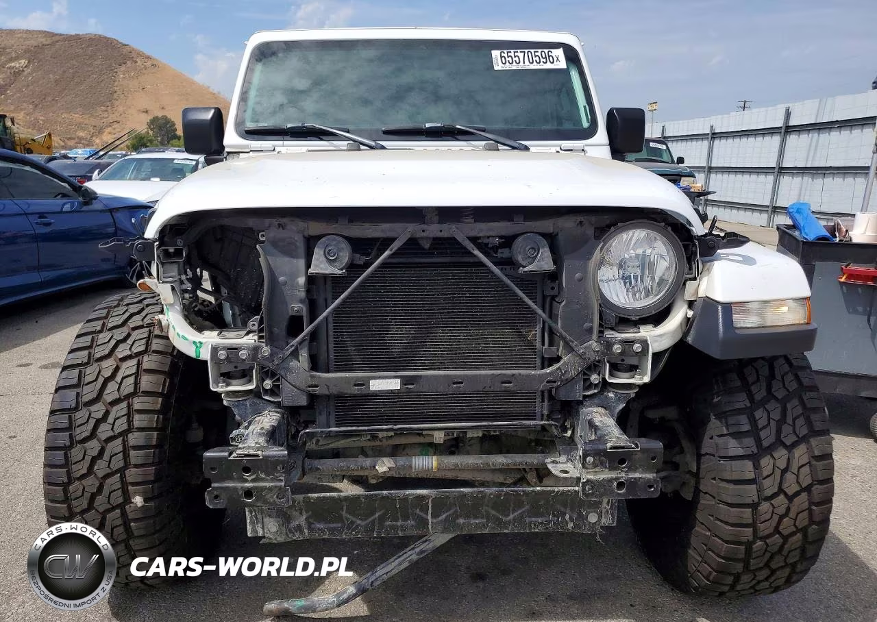 2018 Jeep Wrangler Unlimited Sahara VIN:1C4HJXEGXJW319113 - 5