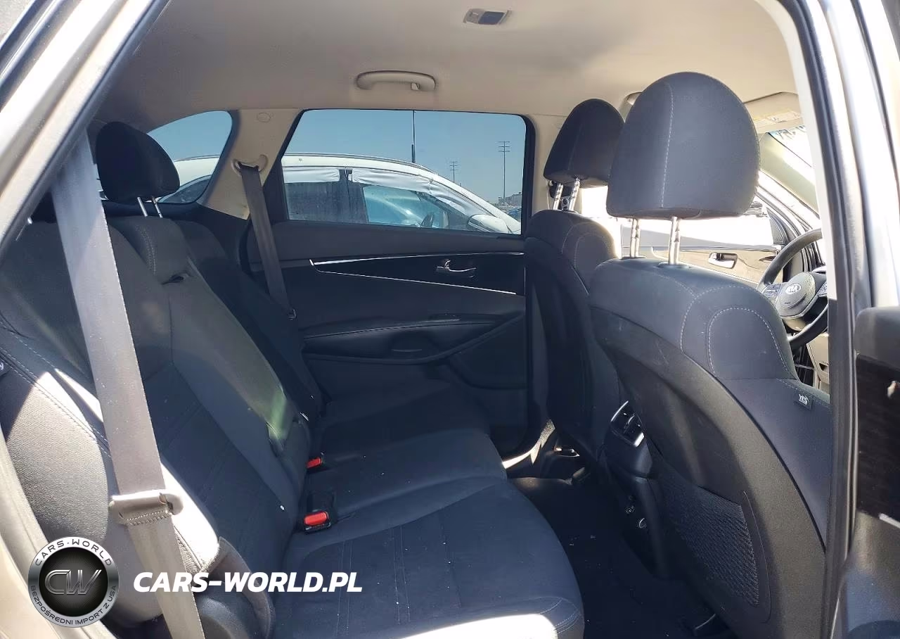 2019 Kia Sorento Lx V6 VIN:5XYPG4A50KG467203 - 11