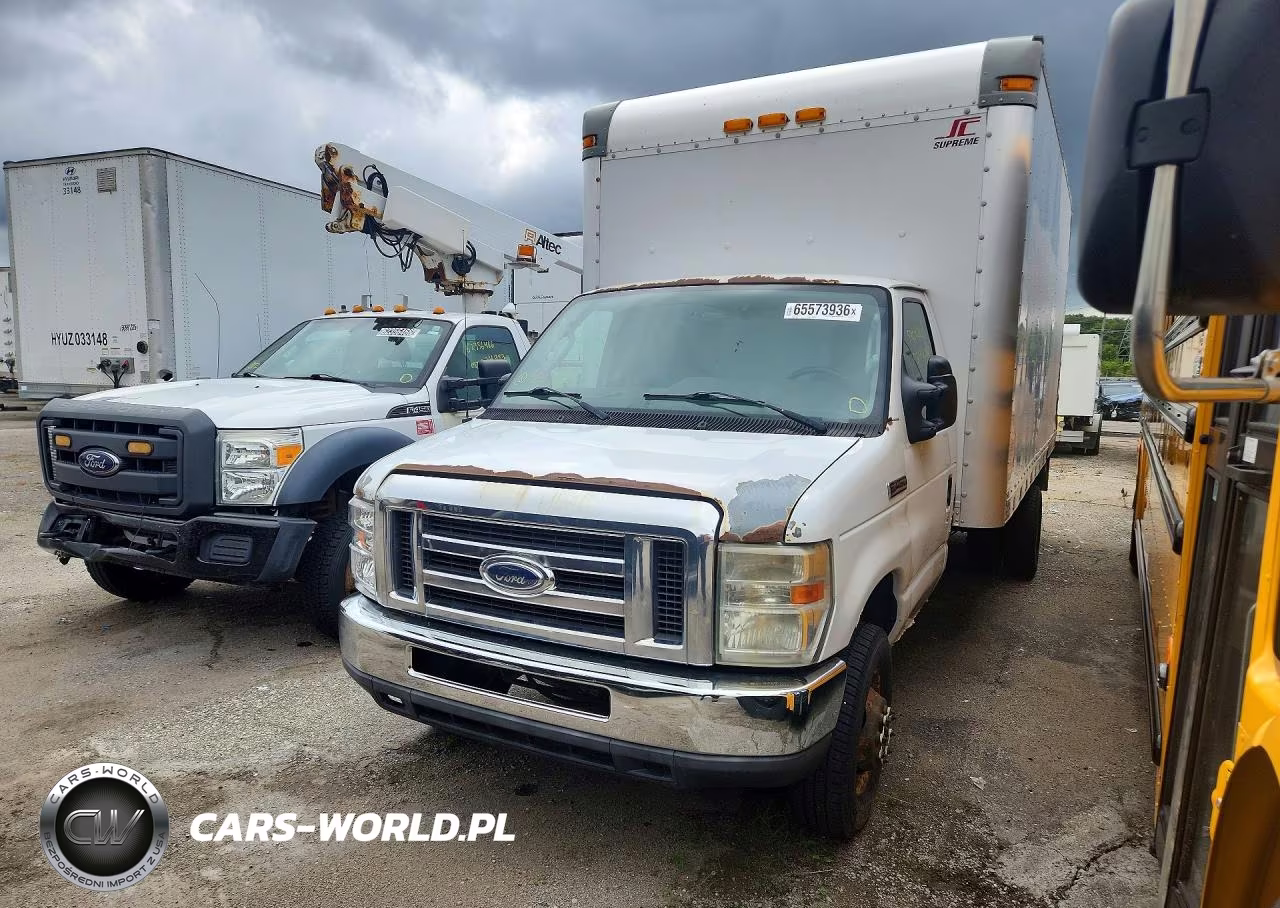 2013 Ford Econoline E450 Super Duty Cutaway Van