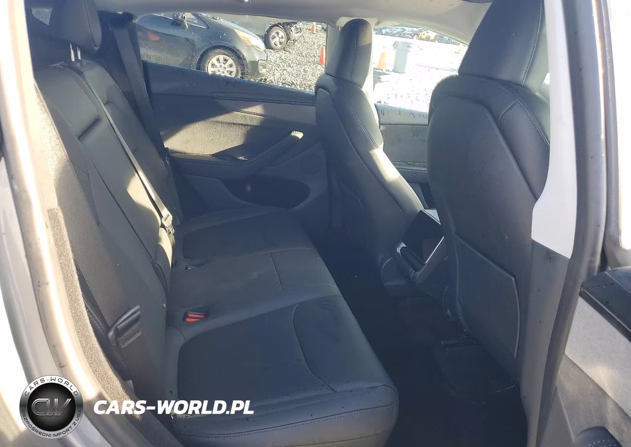 2026 Tesla Model Y VIN:7SAYGDED2TF549127 - 10