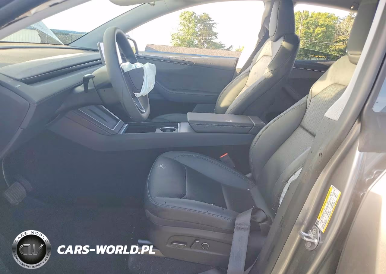 2026 Tesla Model Y VIN:7SAYGDED2TF549127 - 7