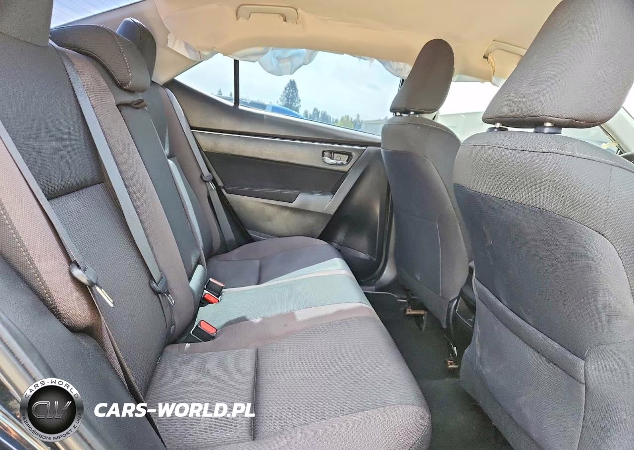 2018 Toyota Corolla Le VIN:5YFBURHE6JP818745 - 10