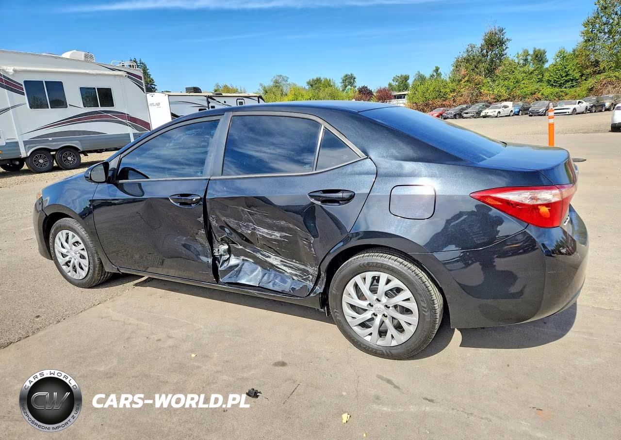 2018 Toyota Corolla Le VIN:5YFBURHE6JP818745 - 2