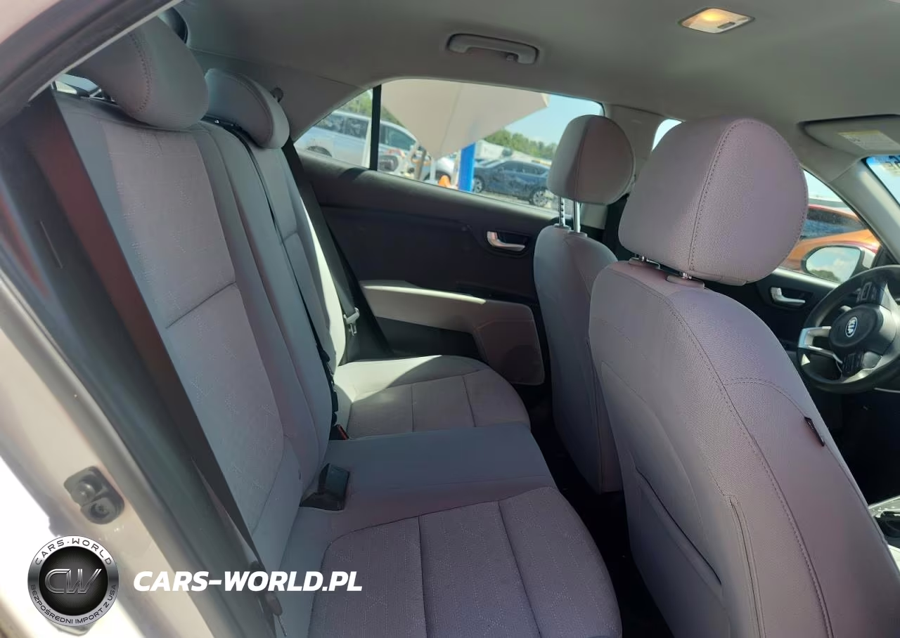 2018 Kia Rio 5-Door S VIN:3KPA25ABXJE088012 - 10