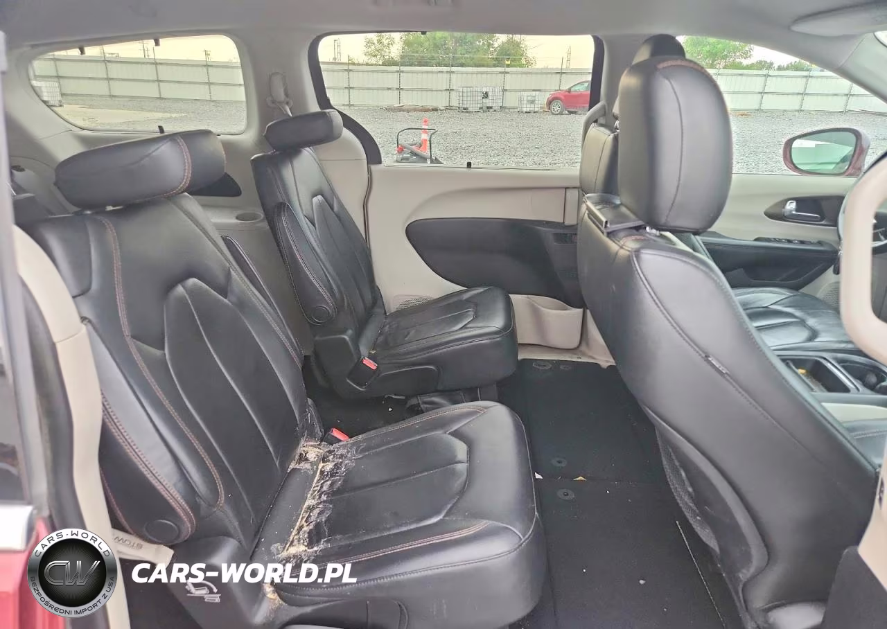2017 Chrysler Pacifica Touring L VIN:2C4RC1BG1HR553692 - 11