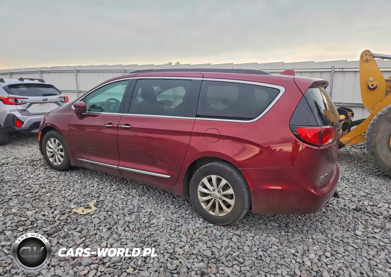 2017 Chrysler Pacifica Touring L VIN:2C4RC1BG1HR553692 - 2