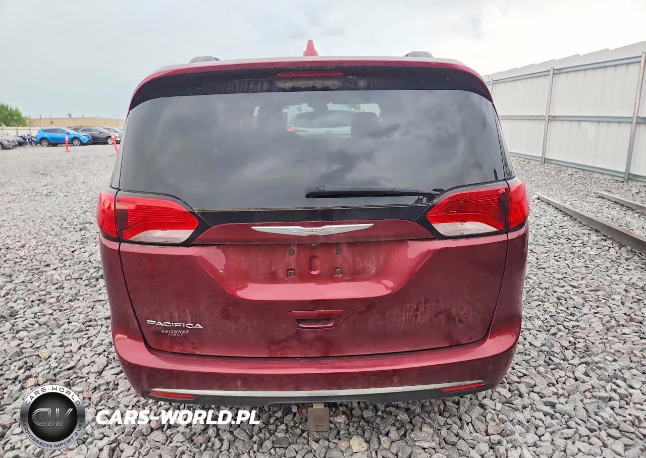 2017 Chrysler Pacifica Touring L VIN:2C4RC1BG1HR553692 - 6